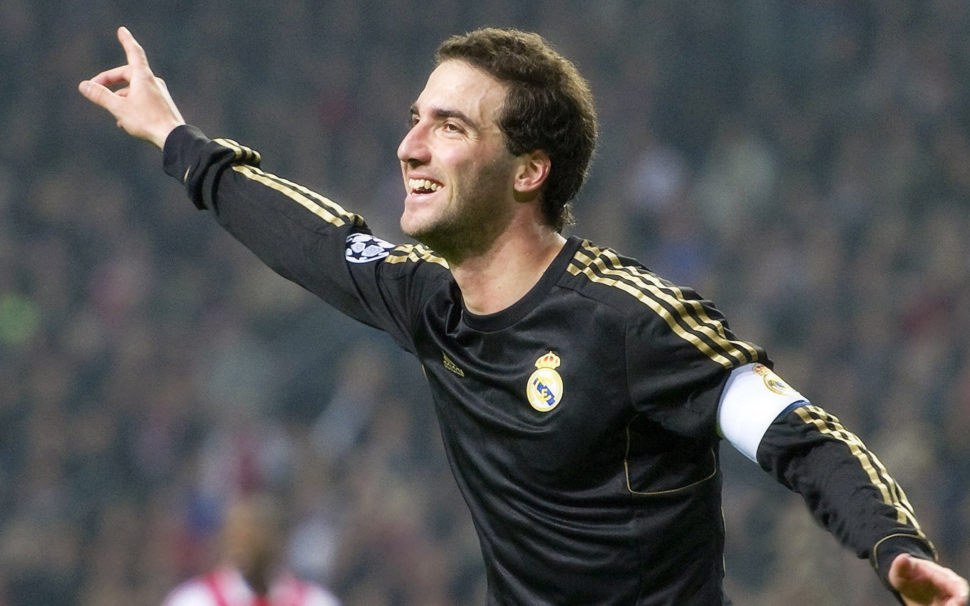 爱游戏app-梅西留洋转会分析，背后隐藏的财务玄机，梅西去年转会费